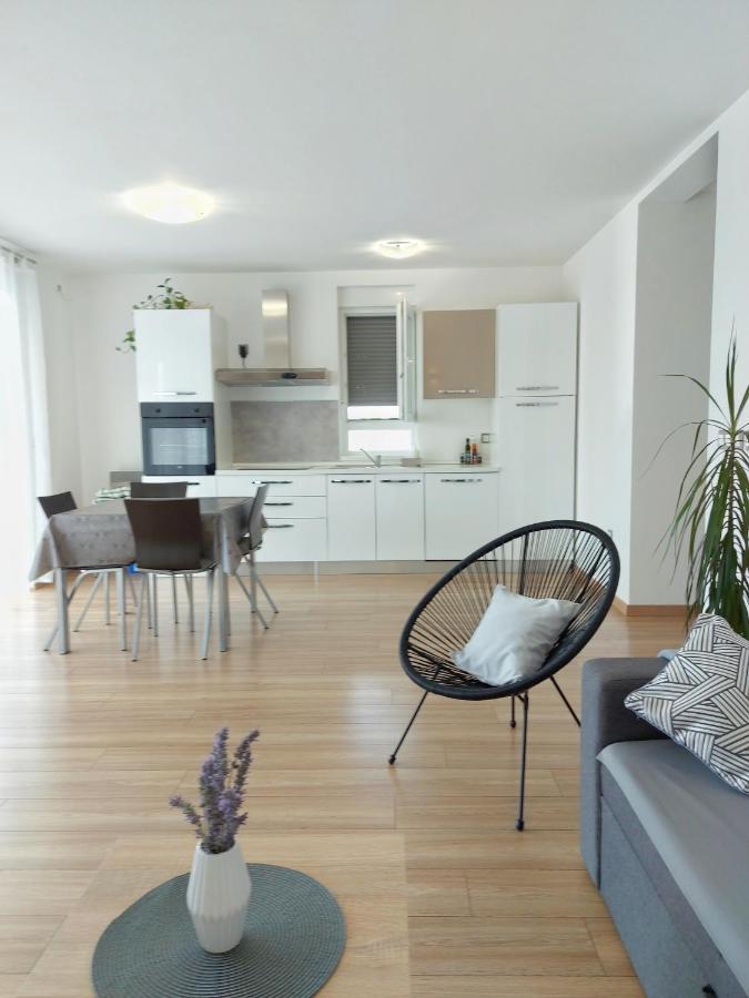 Apartment Fiorella ポレッチ エクステリア 写真
